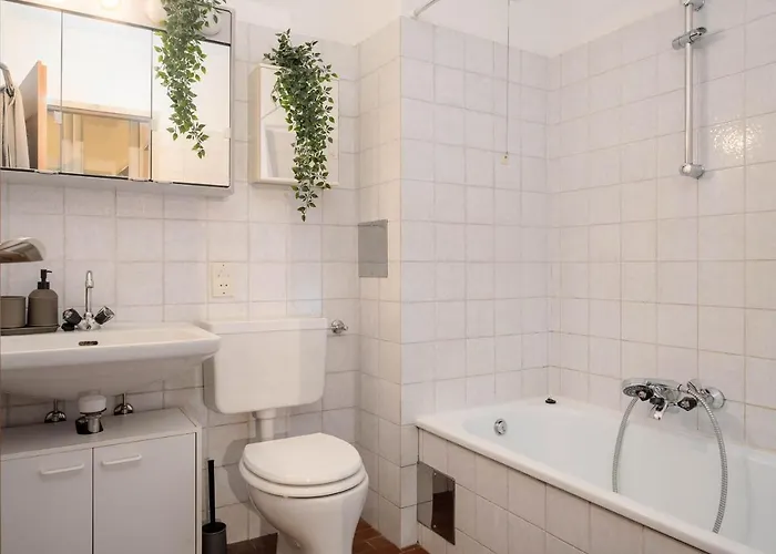 King Bed Home, Next To Akh Michelbeuern Apartment Vienna